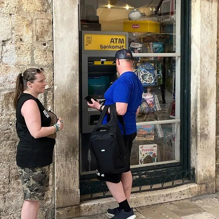 Hrvatski Jadran preplavili su “ničiji” bankomati koji uzimaju proviziju i do 20%