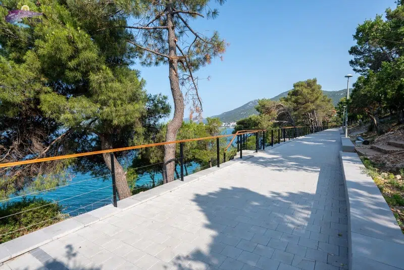 Neum dobio novouređenu šetnicu od Poštara prema hotelu Neum