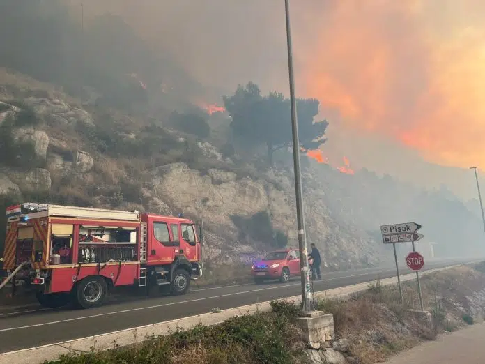 Ogroman požar u Pisku, bura otežava gašenje: “Nemamo kontrolu, sve