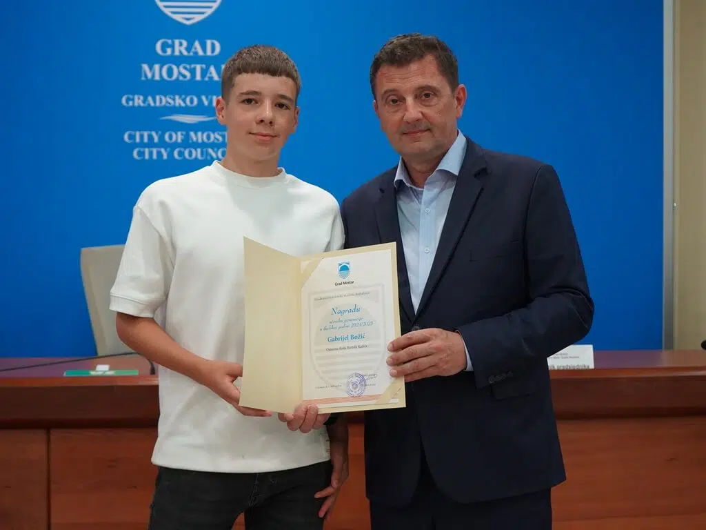 Gradonačelnik Kordić uručio nagrade učenicima generacije osnovnih i srednjih škola