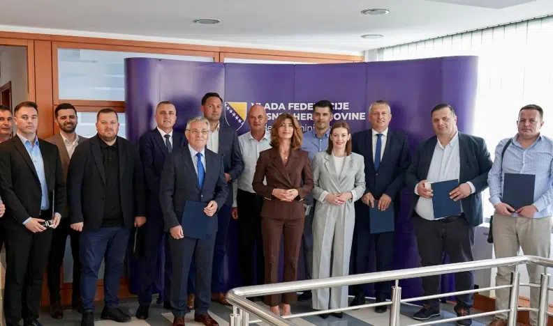 Načelnik Jurković potpisao ugovor s Federalnim ministarstvom prometa i komunikacija za Izgradnju priključne lokalne ceste na M17.3 za Gradac-faza II.