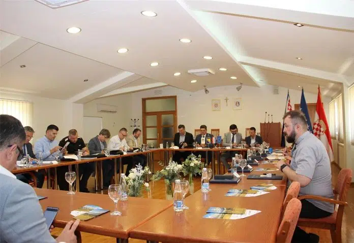 U Posušju potpisani ugovori za 13 projekata vrijednih 2,34 milijuna