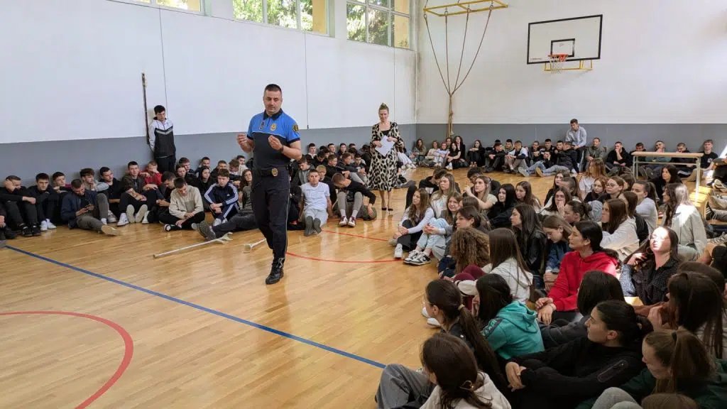 U SSŠ Tomislavgrad održano predavanje o opasnostima posjedovanja ilegalnog oružja 