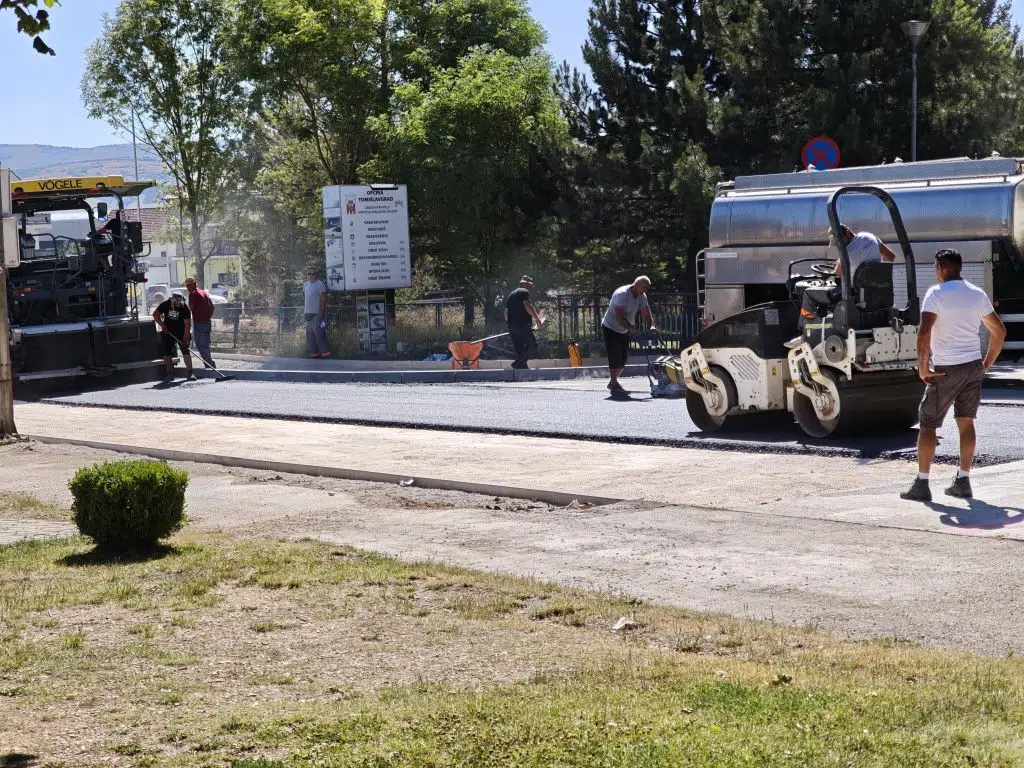 Počelo je asfaltiranje novog kružnog toka