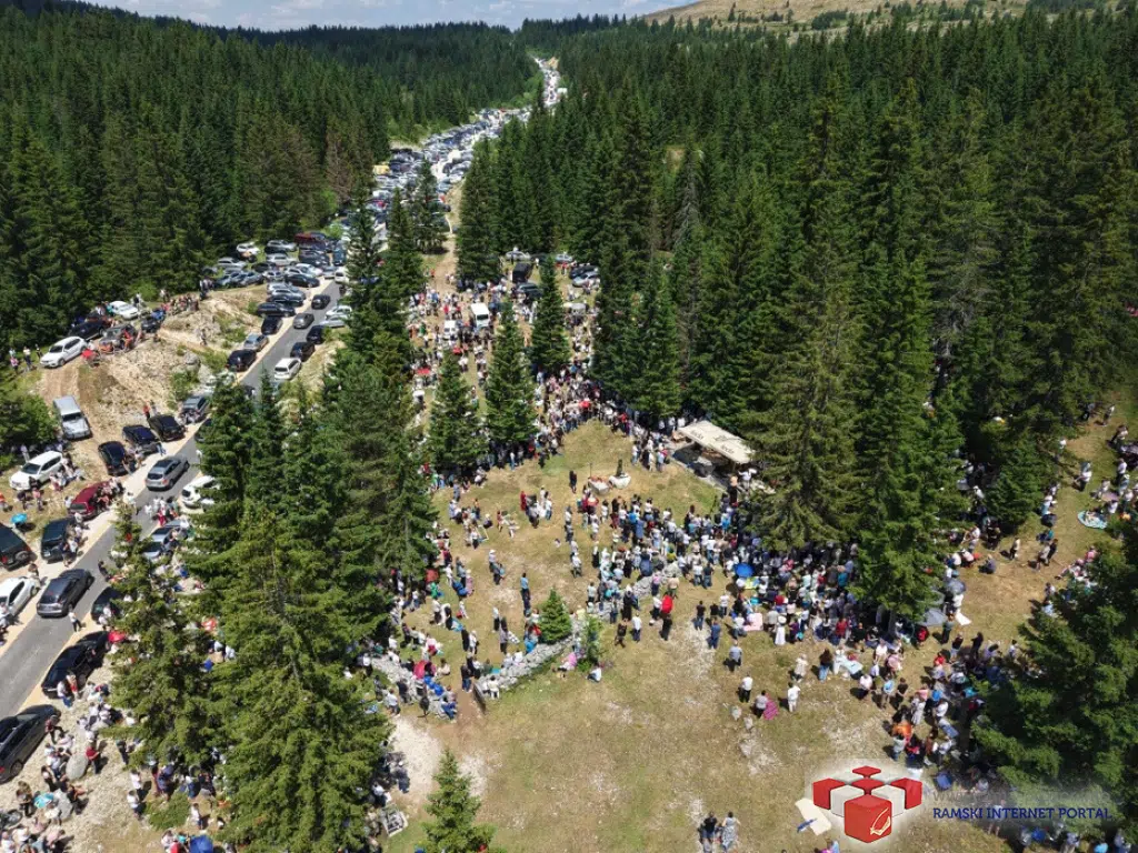 FOTO/VIDEO: Tisuće vjernika na Kedžari proslavilo ‘Divin dan’