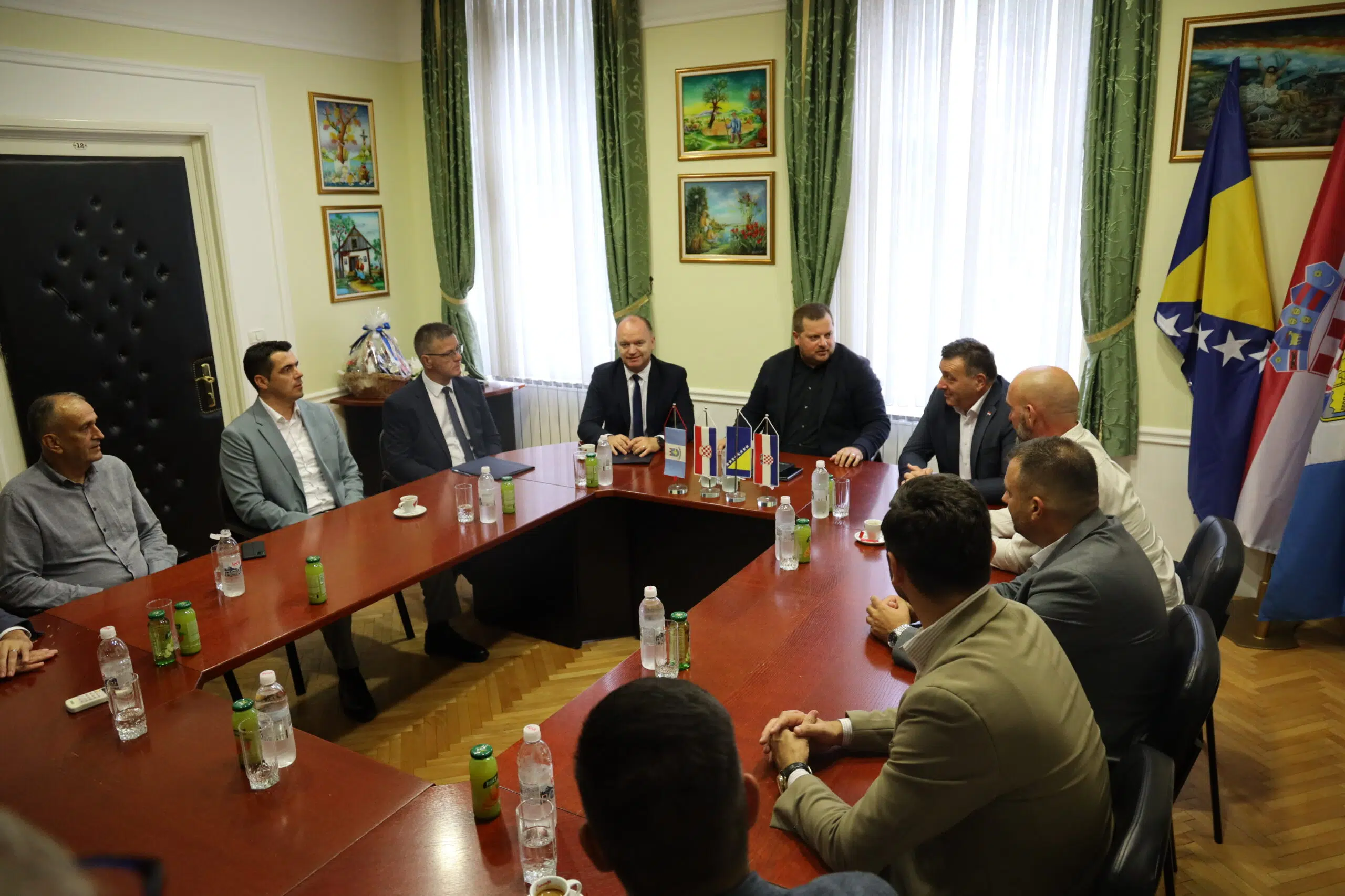 Ministar Šipić u Ljubuškom najavio potporu od milijun eura za vrtiće, škole i igrališta