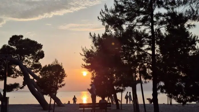 Gužve na granicama, ali novčanici prazni: Može li se iz