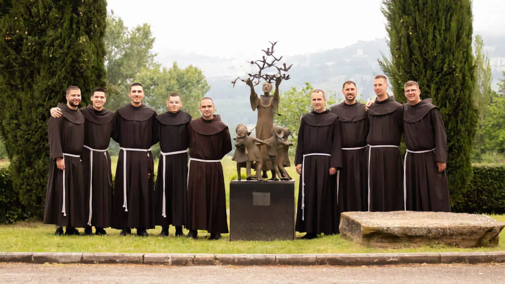 Osmorica novaka na Humcu polažu prve redovničke zavjete
