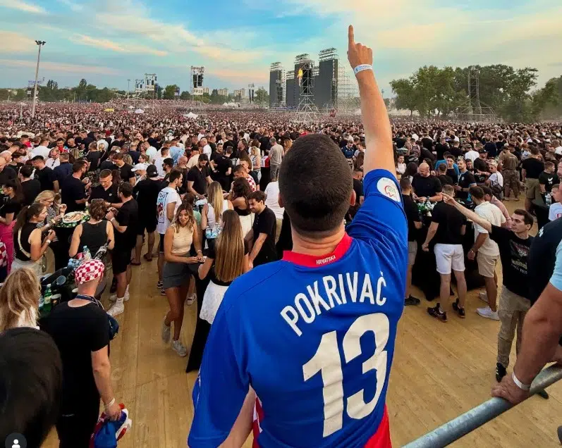 Ovo je fotografija s Hipodroma zbog koje je Filip Ivić dobio otkaz u RK Vojvodina