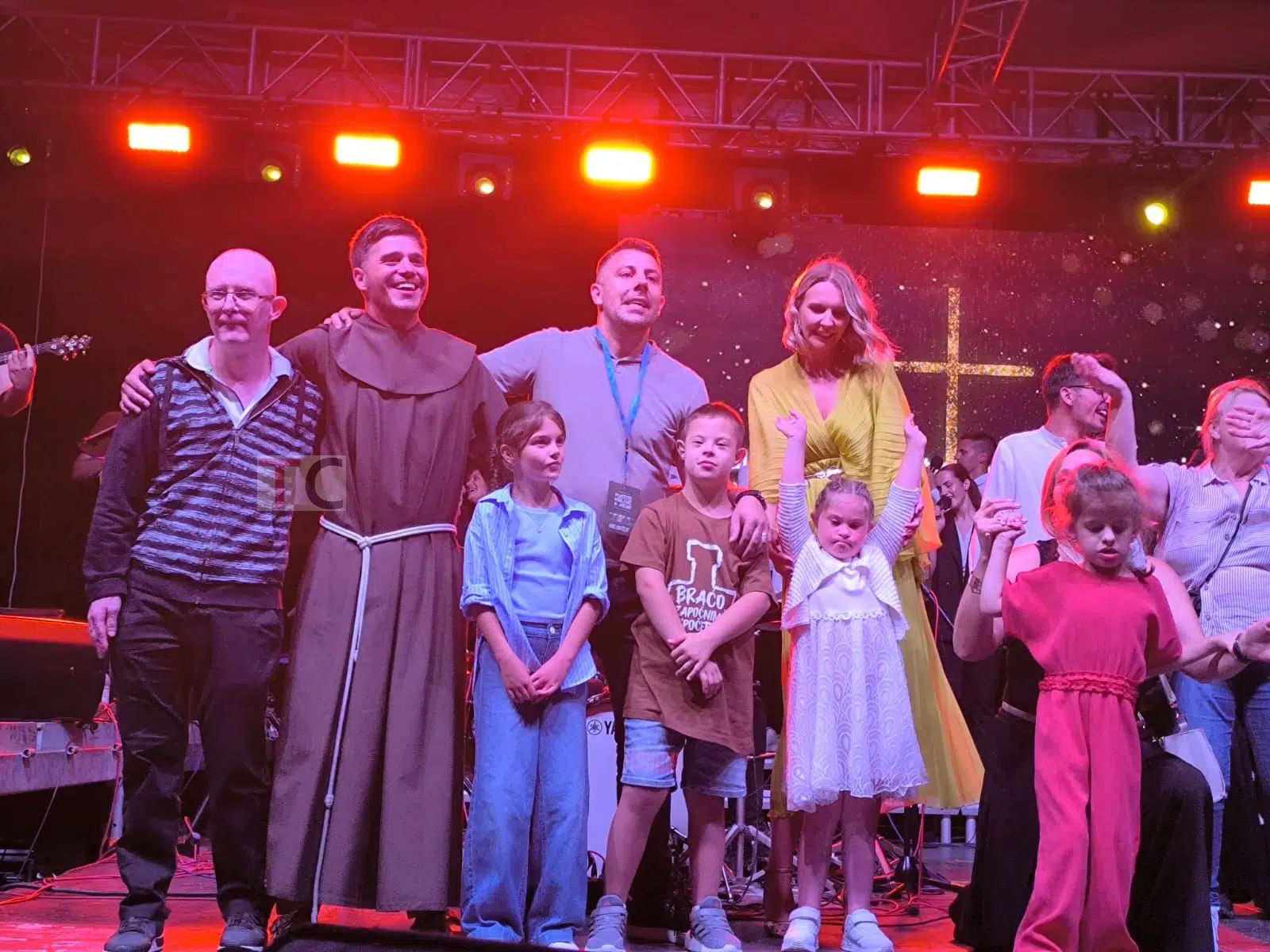 “Pustite malene k meni” – Veliki humanitarni koncert ispunio Tomislavgrad glazbom i dobrotom (foto/video)