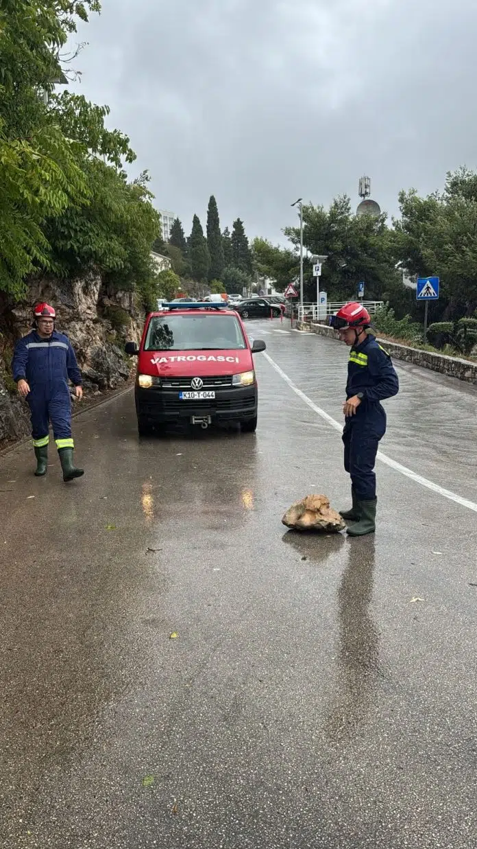 FOTO| Pune ruke posla za vatrogasce nakon nevremena