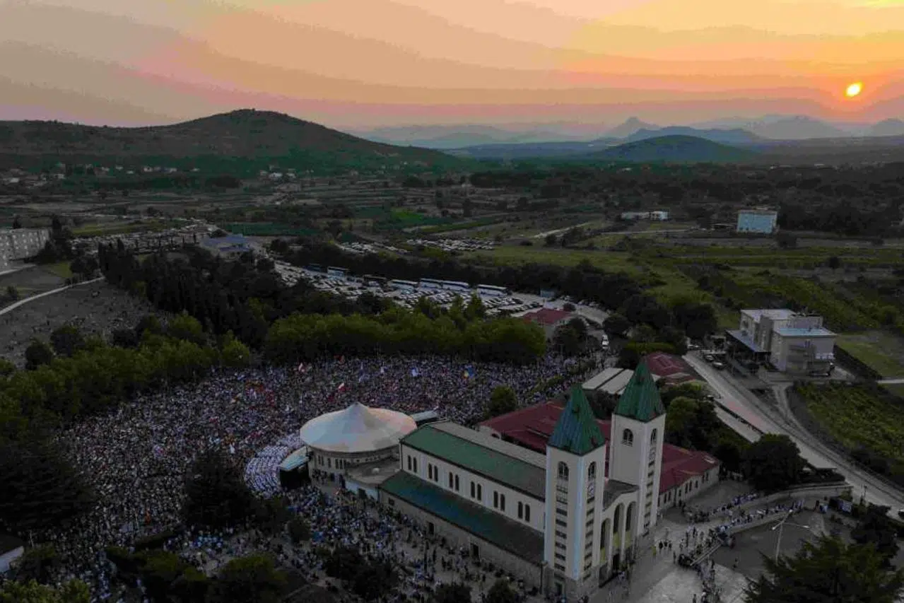 Mladifest u Međugorju privukao impresivan broj hodočasnika i svećenika