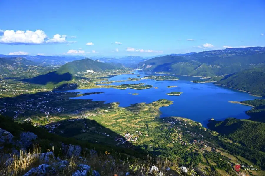 TELEGRAM.HR: Skriveno u prirodi usred planina, ovo jezero u Hercegovini je idealna destinacija za vikend bijeg