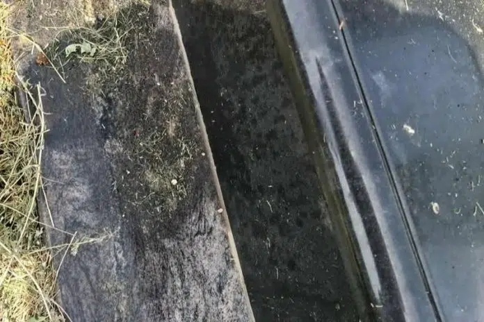 Oštećenje obiteljske grobnice na Karauli