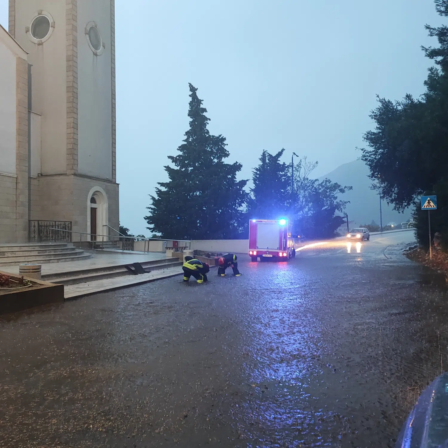 Velike količine kiše blokirale Neum: Vatrogasci imaju na desetke intervencija