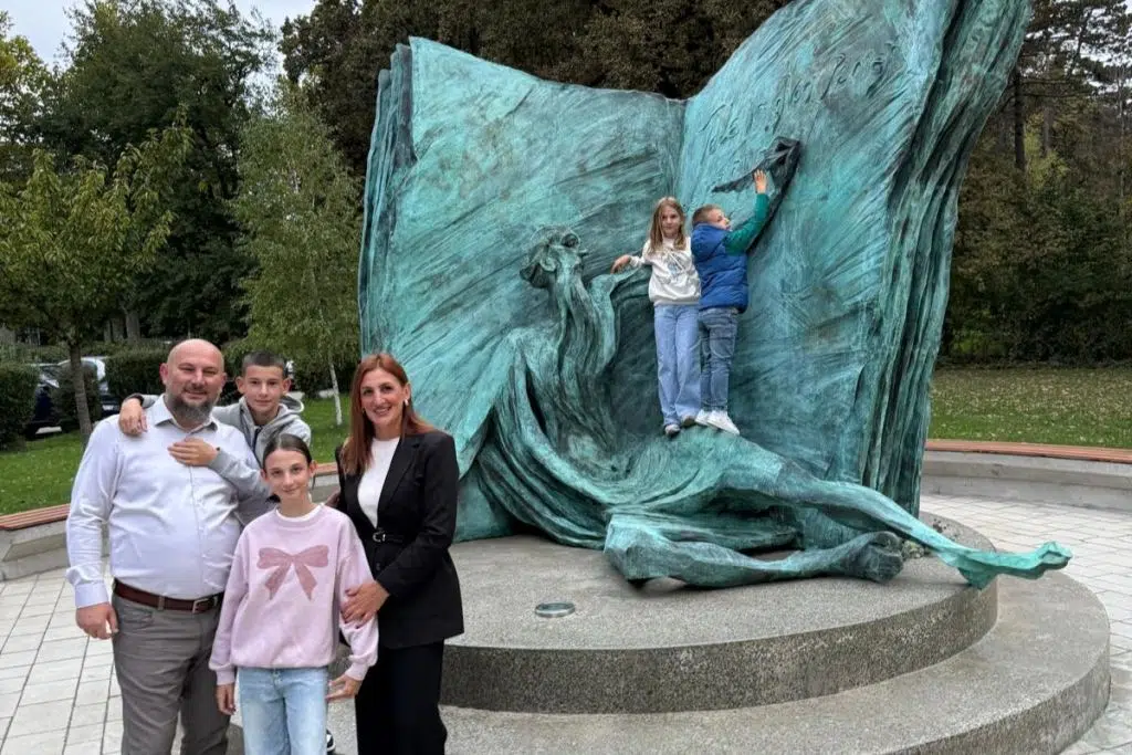 Maksimir: Nadbiskup Kutleša blagoslovio kip sv. Jeronima akademskog kipara Ilije Skočibušića