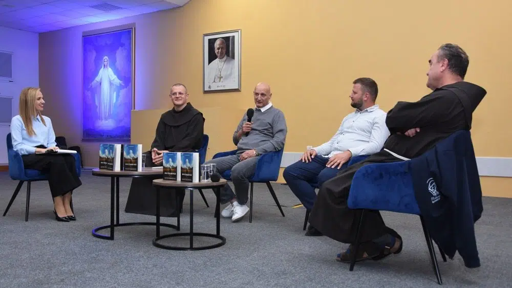 Ćurkovićeva nevjerojatna životna priča predstavljena u knjizi