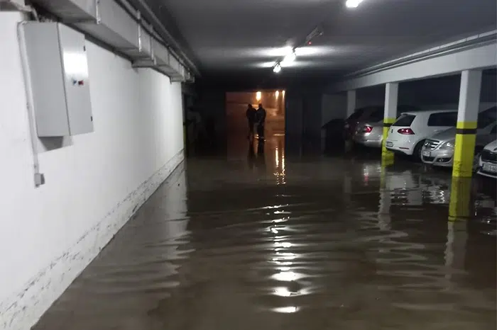 FOTO/VIDEO | Nevrijeme poharalo Neum: Objekti i ulice pod vodom