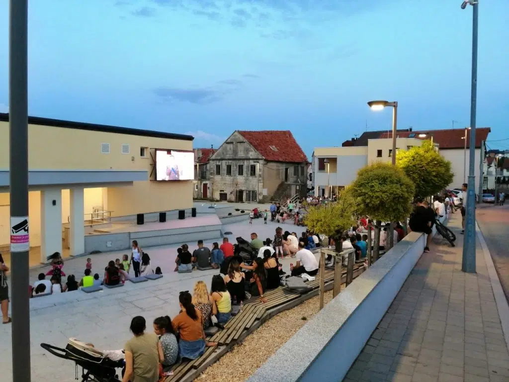 Javni poziv za pridruživanje folklornom ansamblu pri Kulturno-informativnom centru Tomislavgrad