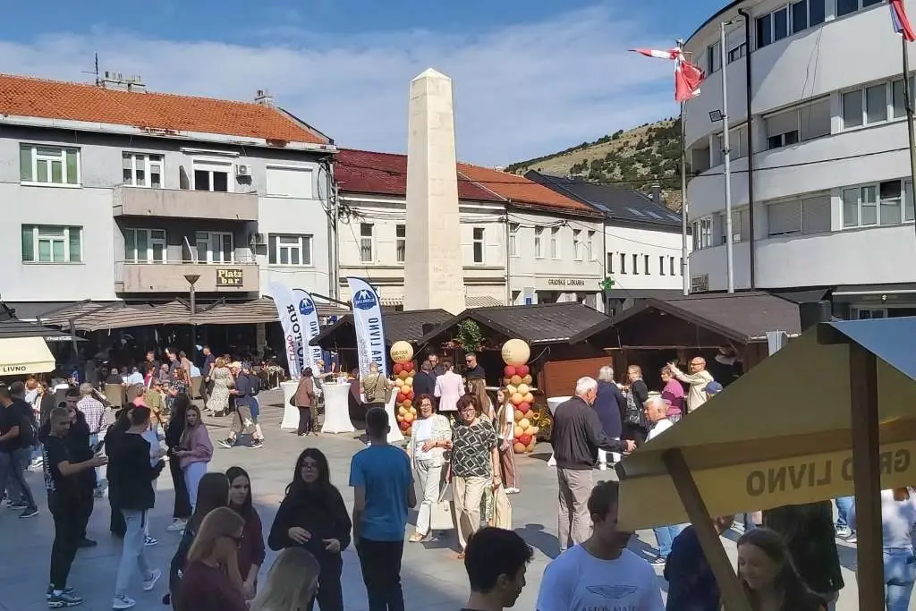 Sajam u Livnu okupio izlagače prehrambeno-poljoprivrednih proizvoda i tradicionalnih zanata