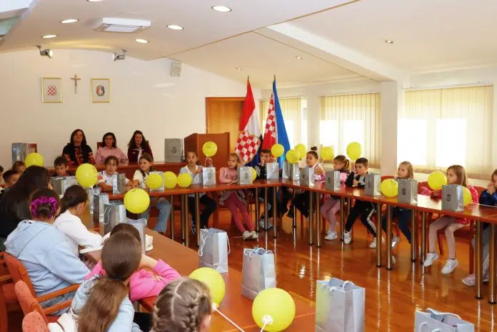 Učenici područne škole Vinjani posjetili Općinu Posušje i lokalne institucije