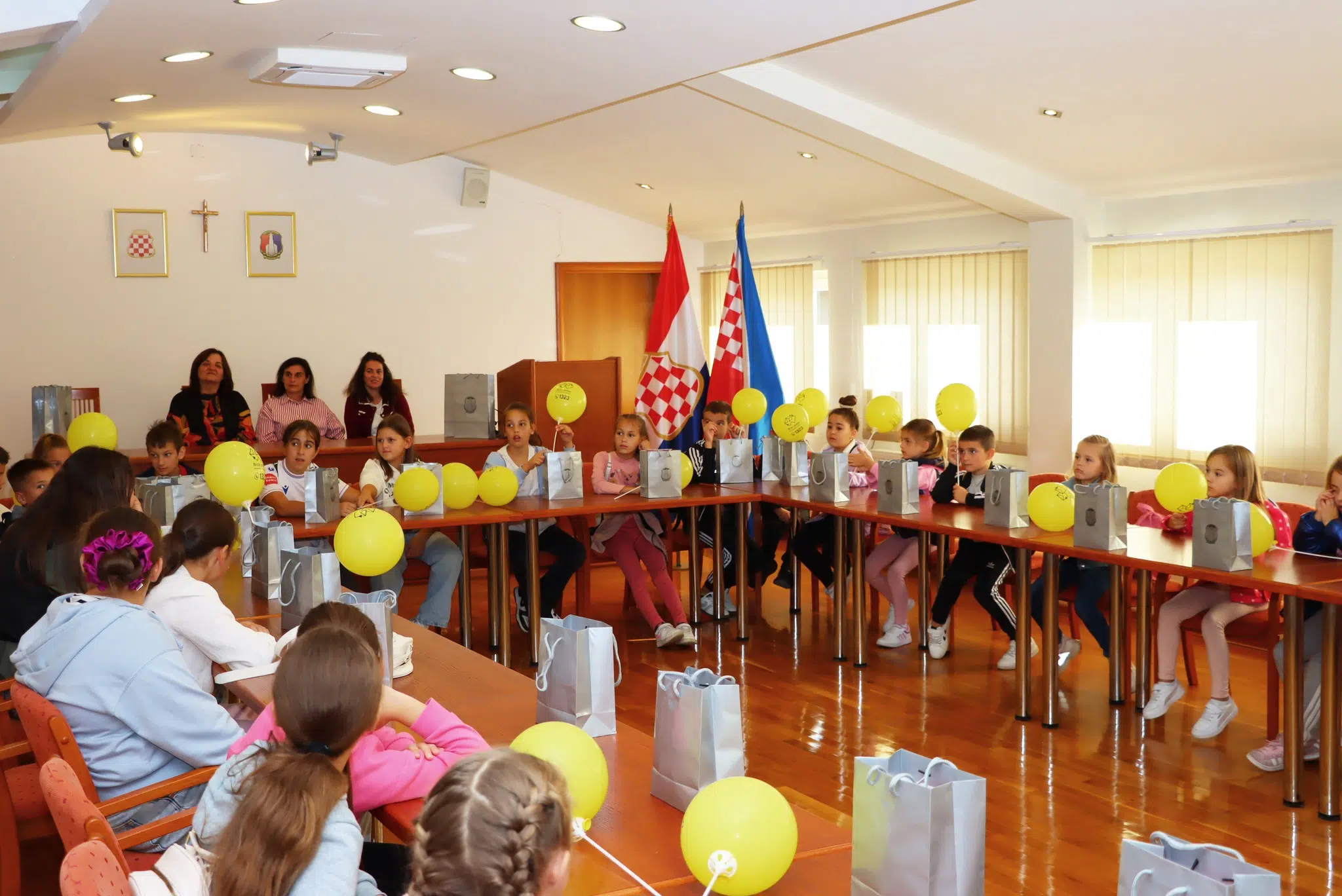 Učenici područne škole Vinjani posjetili Općinu Posušje i lokalne institucije