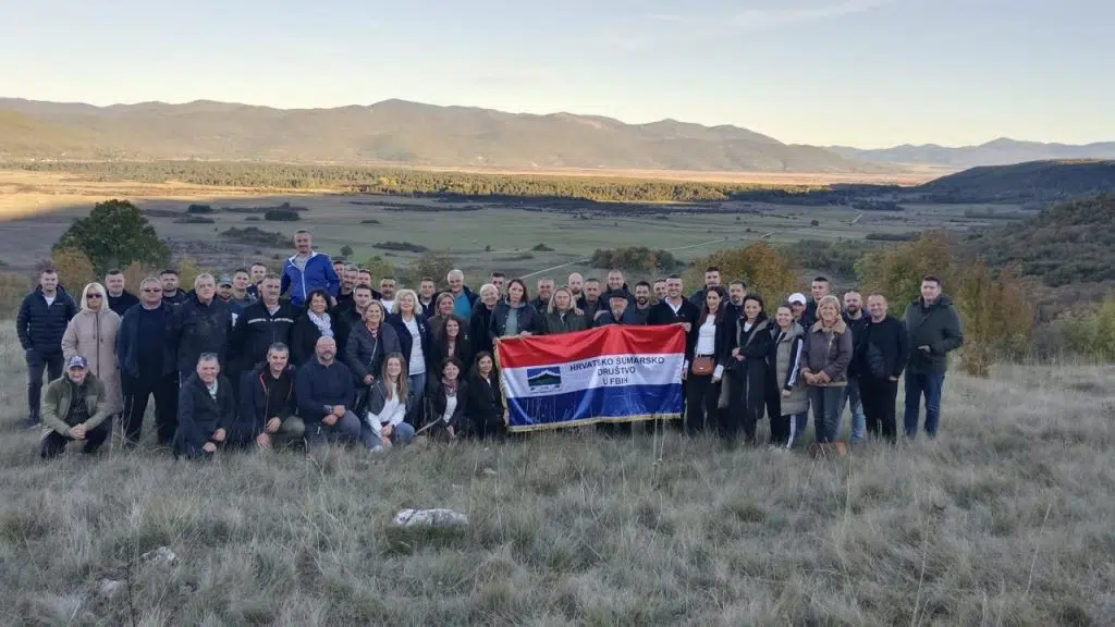 Članovi HŠD u FBiH na stručno-edukativnom izletu u Liku (foto/video)