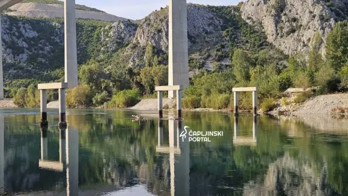FOTO | Razmontiran most preko Neretve u Šurmancima