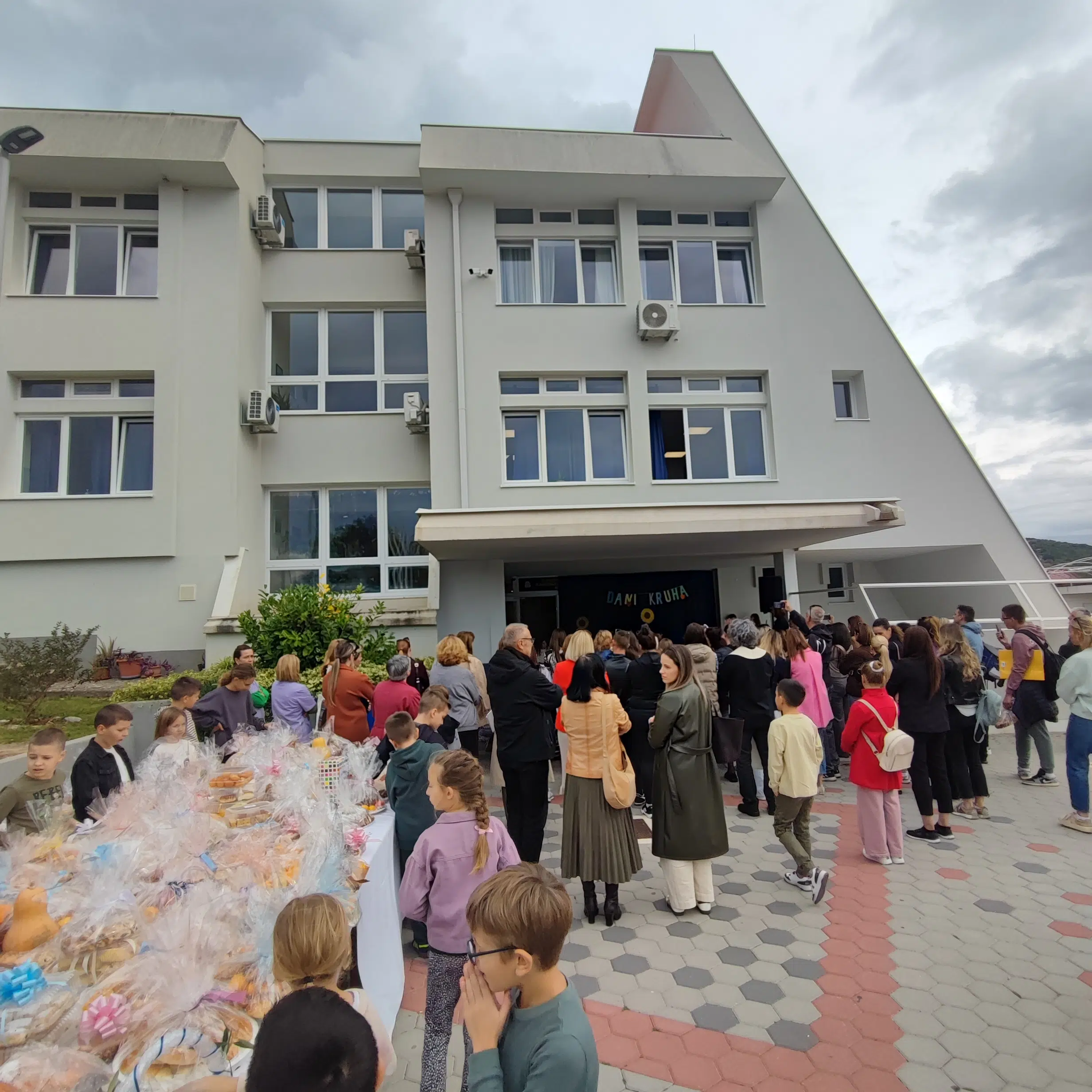 FOTO: Dani kruha u Osnovnoj školi Kardinala Stepinca