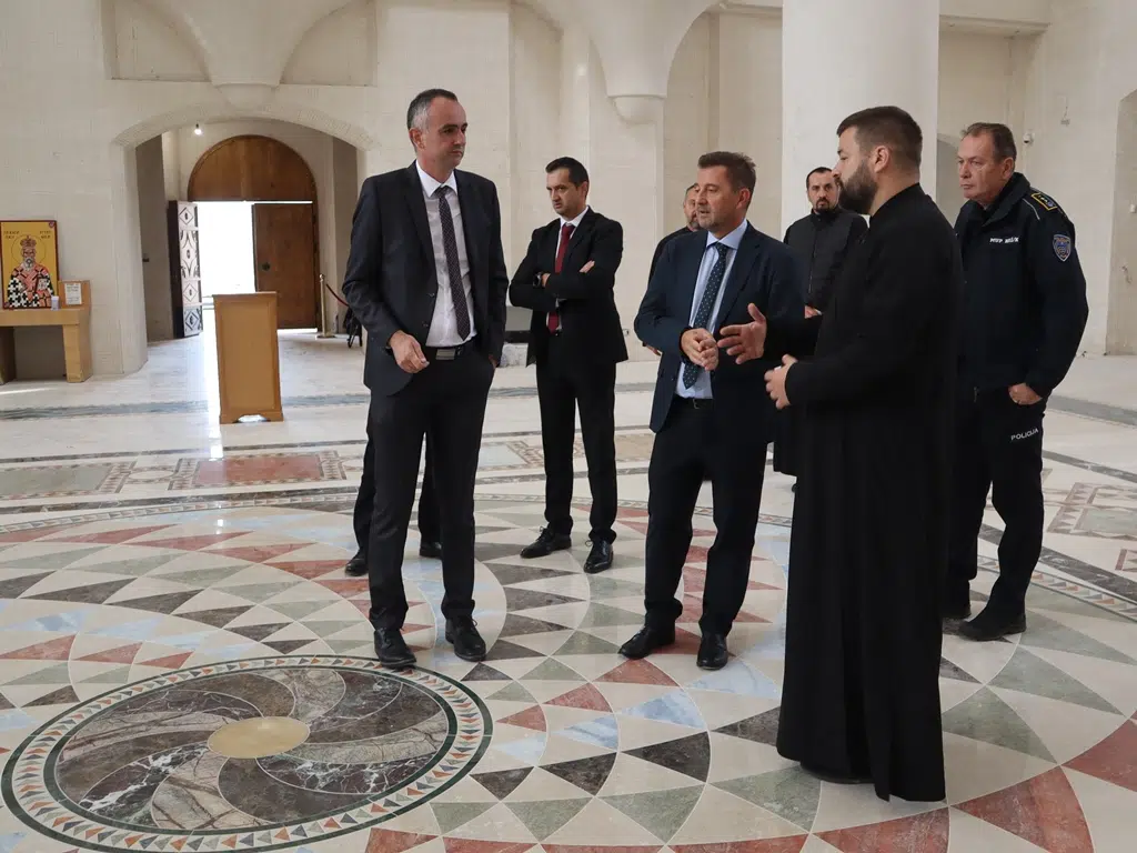 Gradonačelnik Kordić i predsjednik Gradskog vijeća Rahimić posjetili Sabornu crkvu Svete Trojice