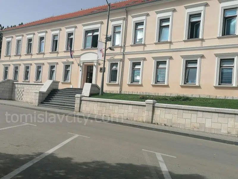 Javni oglas o prodaji neizgrađenog gradskog i ostalog građevinskog zemljišta u vlasništvu i posjedu Općine Tomislavgrad putem licitacije