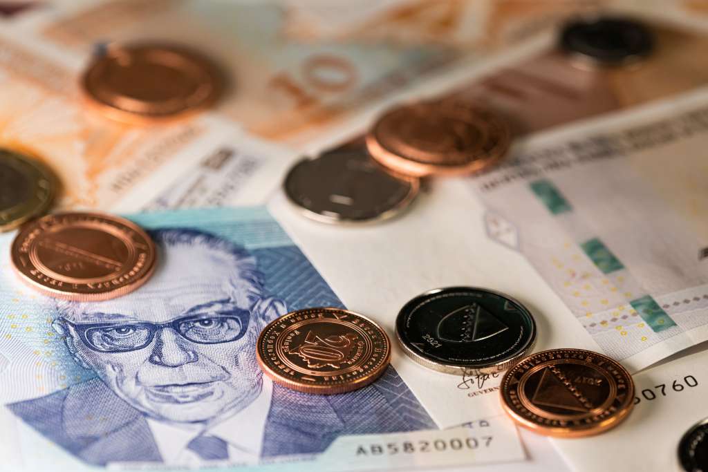 Zaposleni u državnim institucijama BiH mogli bi dobiti po 1.000 KM pomoći