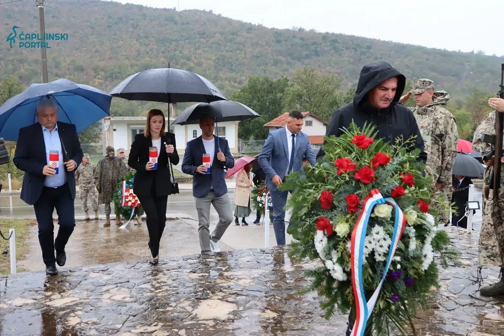FOTO/VIDEO | Zvirovići u znaku sjećanja: Održan komemorativni skup za hrvatske vitezove