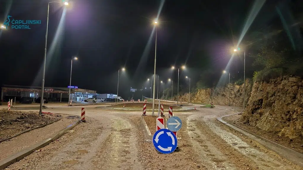 FOTO | Radovi na kružnom toku u Gabeli pri kraju: Puštena i rasvjeta