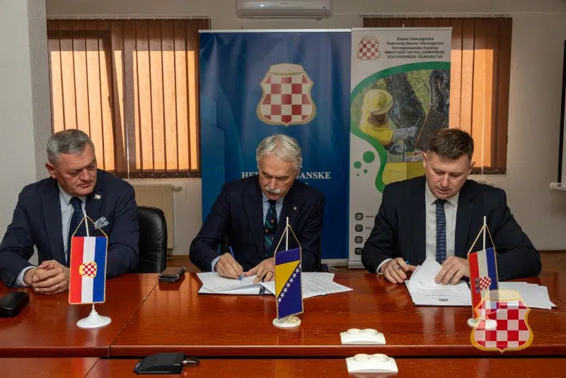 POTPISAN Ugovor o izradi stručne studije upravljanja populacijom divljih konja u Hercegbosanskoj županiji – ključni korak u sustavnom i odgovornom upravljanju populacijom divljih konja