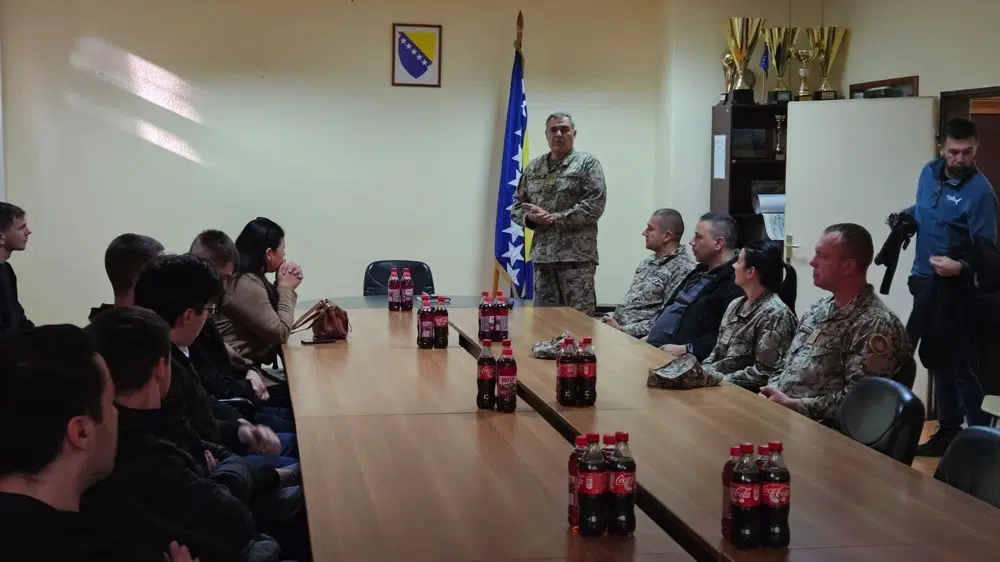 FOTO | Dani otvorenih vrata u vojarni ”Božan Šimović”: Mladi iz prve ruke upoznali rad OS BiH