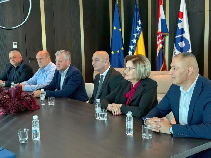 Čović i Filipović održali sastanak s predstavnicima udruga proisteklim iz