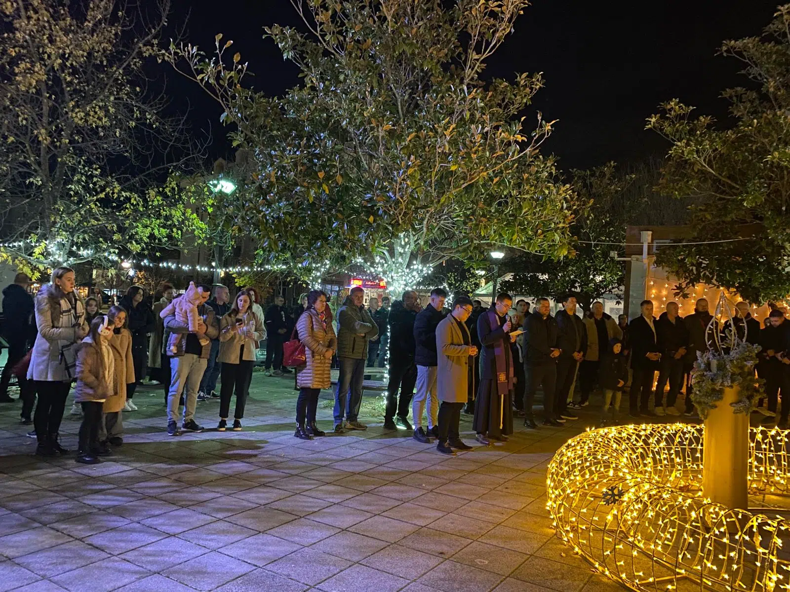 Svečano otvoren Advent u Ljubuškom – Upaljena prva adventska svijeća