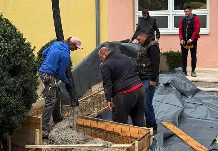 FOTO | Škola postaje pristupačnija: Nova rampa pruža podršku učenicima