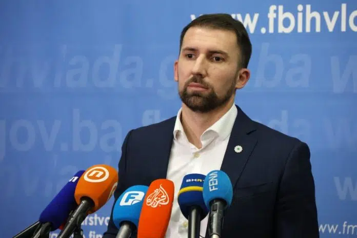 Ministar Delić upozorava da zbog zloupotrebe bolovanja ispaštaju zaposlenici koji