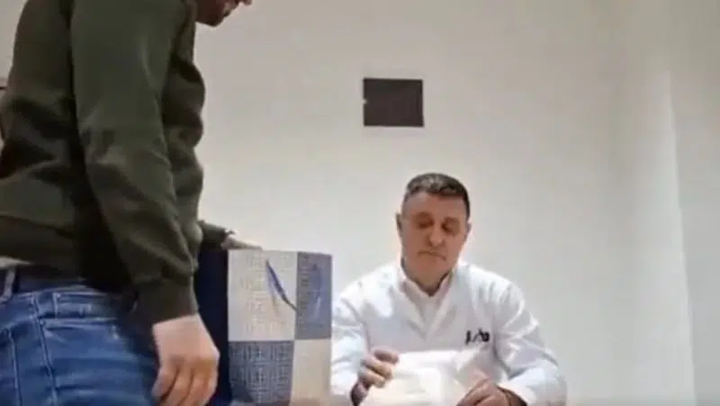 Najbliži Dodikov suradnik snimljen s vrećom droge?