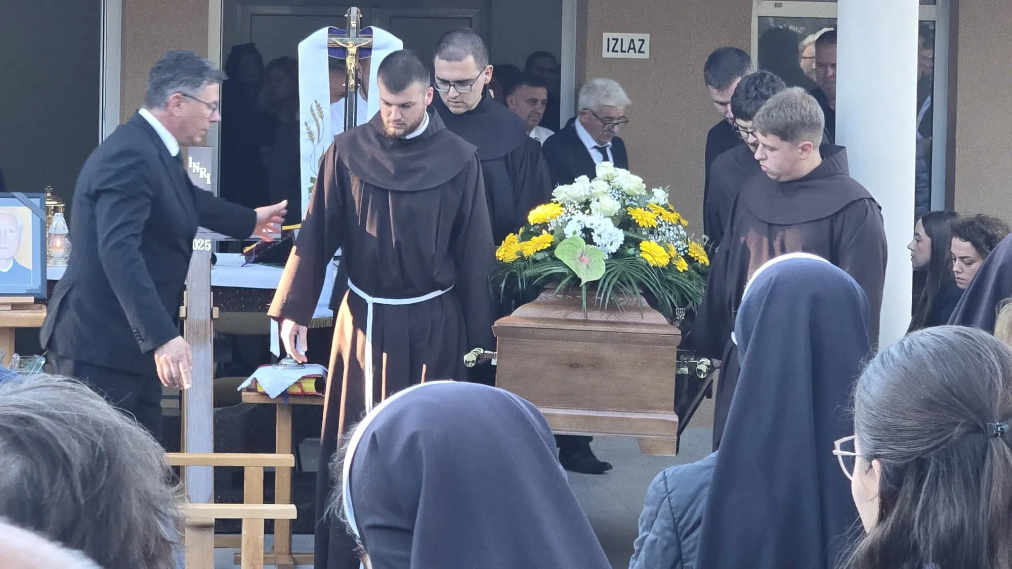 Vjernici, subraća, obitelj i prijatelji oprostili se od fra Petra Krasića