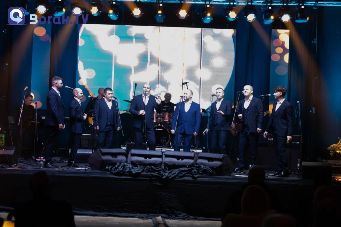 Nevjerojatna atmosfera u Posušju: Humanitarni koncert klape Grga ispunio dvoranu