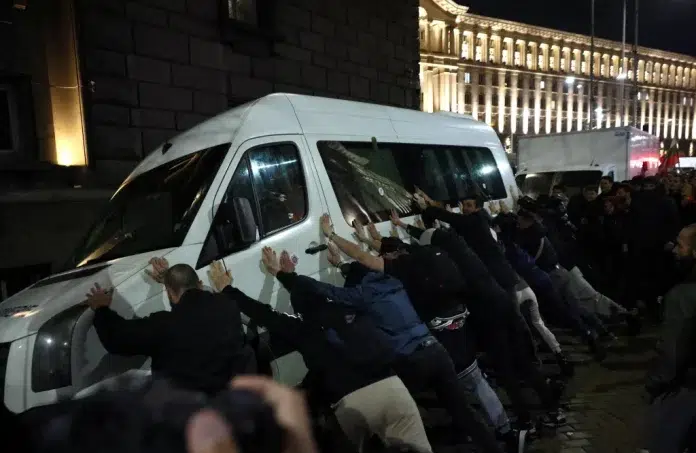 Kaos u Sofiji: Tisuće Bugara na ulicama zbog proračuna za