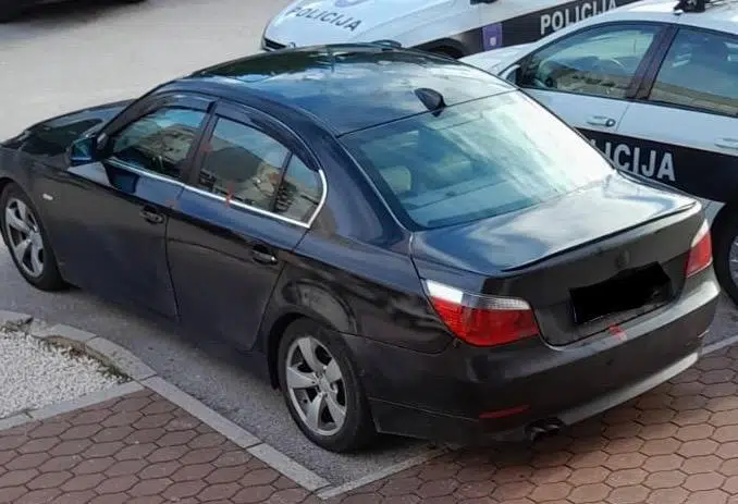 Akcija u Grudama: Lažne tablice, sumnjiv novčanik i kokain