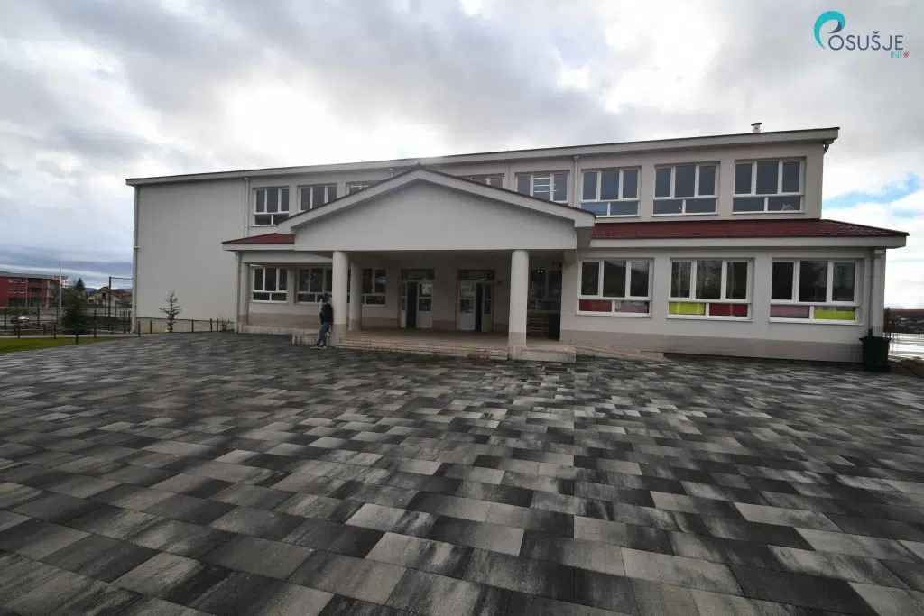 (VIDEO) Ravnatelj OŠ Ivana Mažuranića Posušje, Stipe Bešlić, za Posušje.info: Infrastrukturni radovi idu po planu
