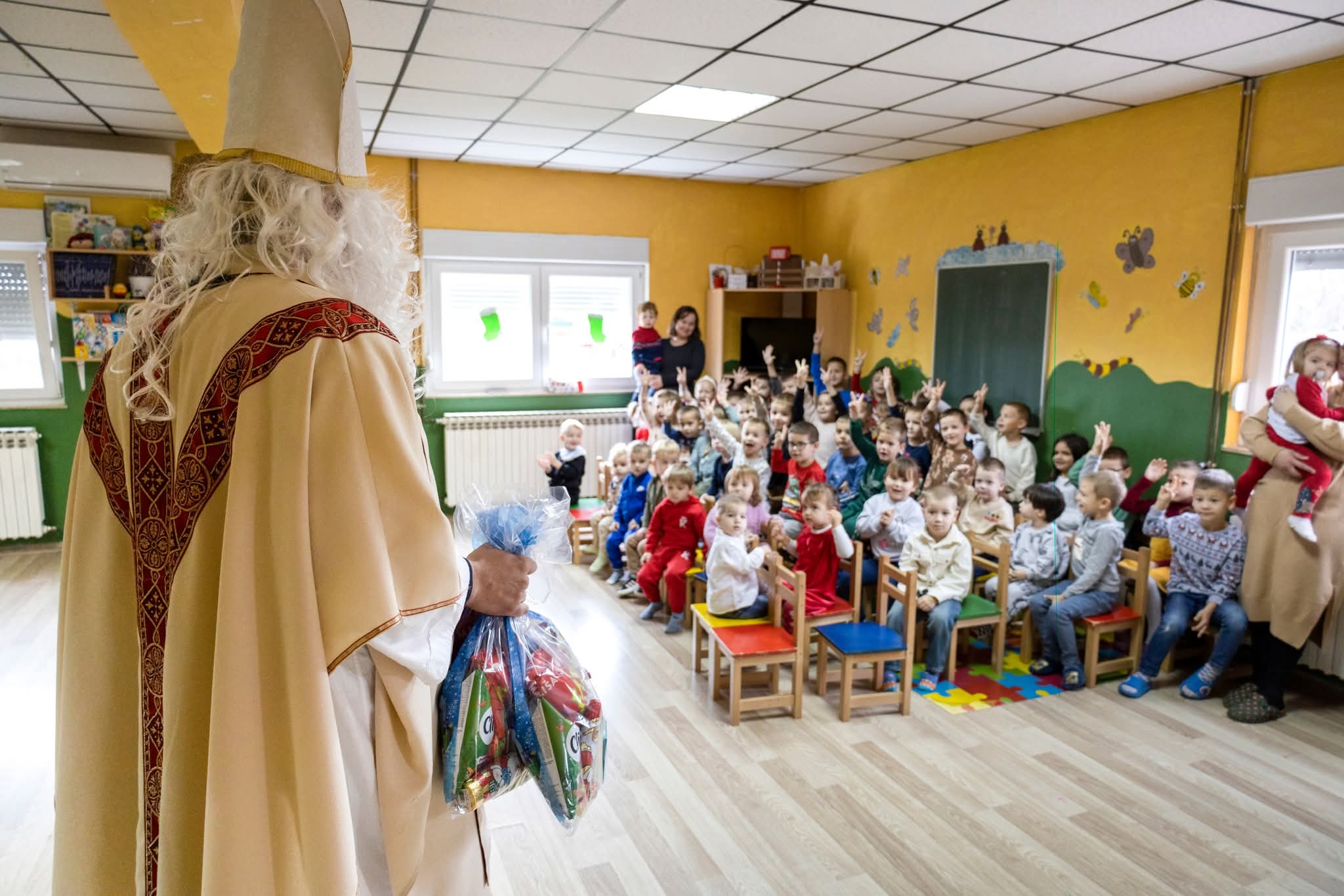 Upriličeno tradicionalno darivanje:Sv.Nikola posjetio sve vrtiće u Ljubuškom