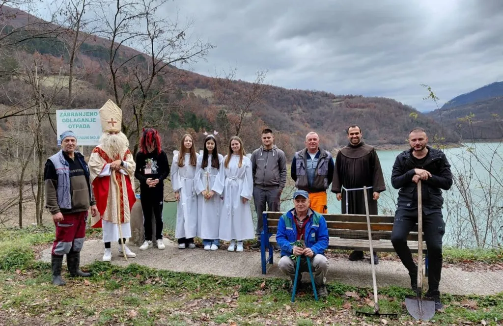 Mjesna zajednica Ustirama provela ekološku akciju u sklopu projekta „Manje otpada za ugodniji okoliš Prozora-Rame“