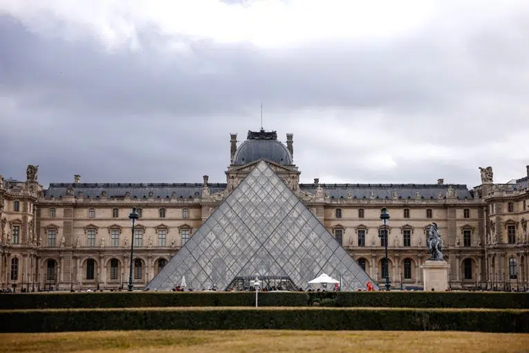 Istraga otkrila kritične propuste: Kako su pljačkaši u 30 sekundi opljačkali Louvre