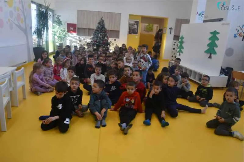FOTO/VIDEO Božić kroz dječje oči: Kako se u vrtiću “Bajka” pripremaju za Božić